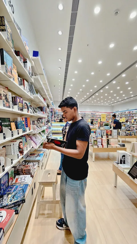 Shubham Sahu browsing books in a bookstore.
